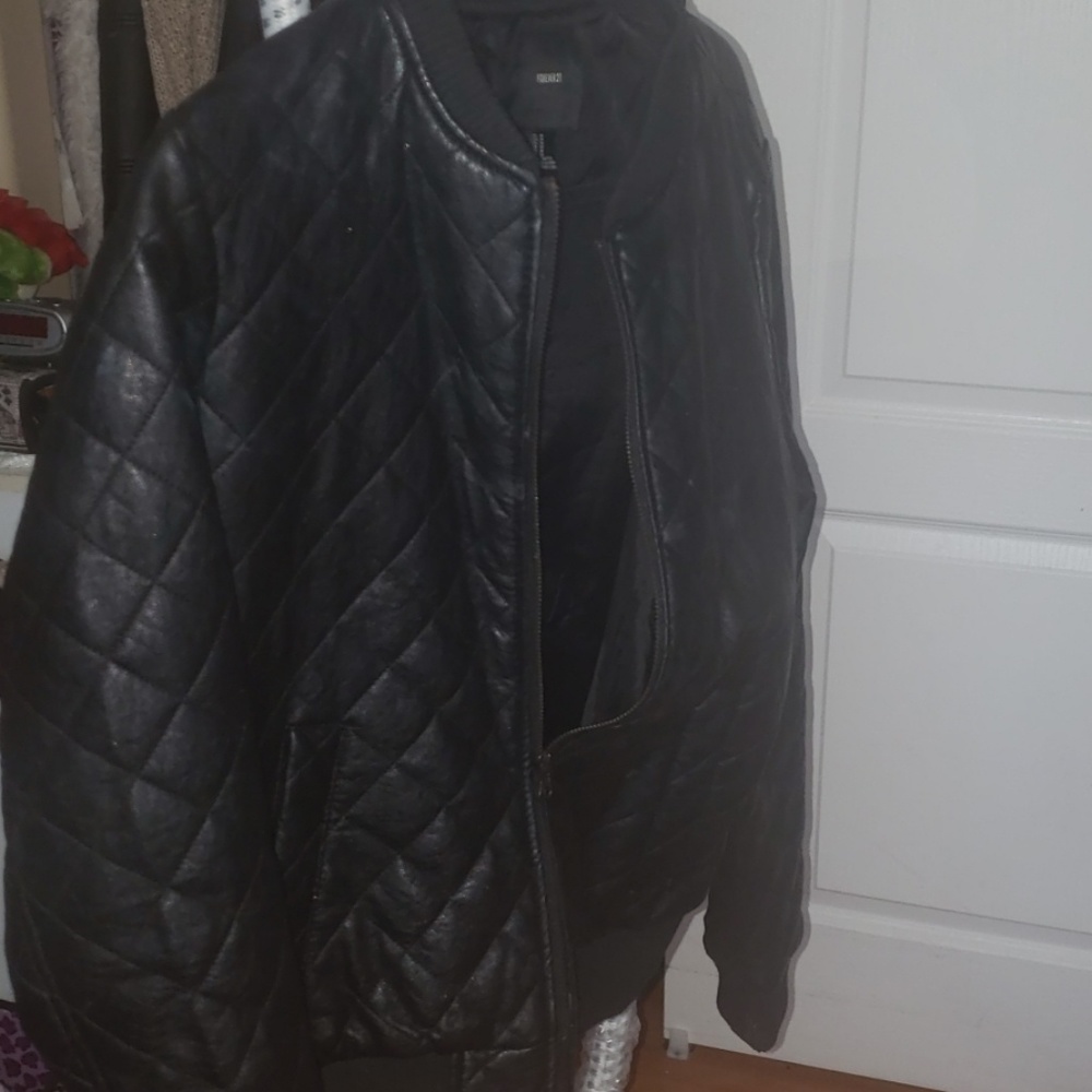 Leather jacket - Picture 2 of 3